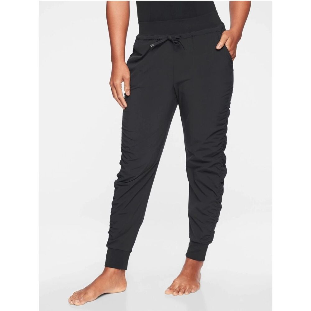 ATHLETA Attitude Pant Sz 4 Tall  Black Lightweight Pockets Ruched Sides